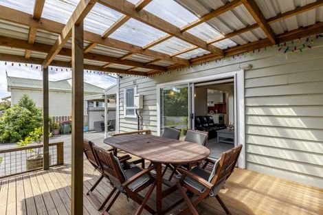 Photo of property in 1 Rimu Street, Strandon, New Plymouth, 4312
