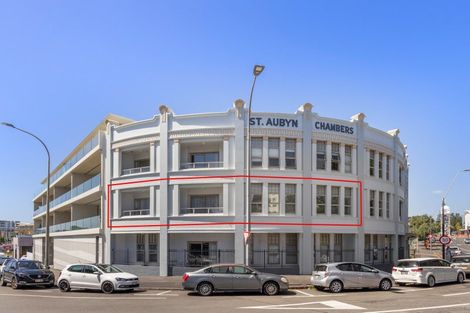 Photo of property in 1c Queen Street, New Plymouth, 4310