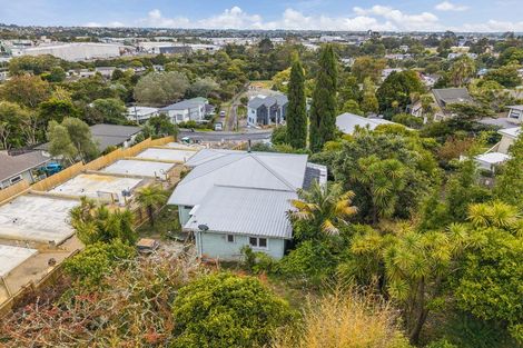 Photo of property in 10 Seymour Road, Sunnyvale, Auckland, 0612