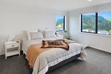 Photo of property in 44 Oakum Road, Whitby, Porirua, 5024
