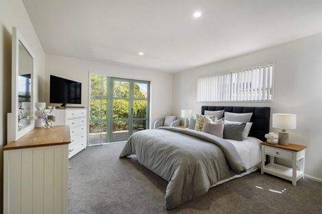 Photo of property in 15 Arirang Rise, Pinehill, Auckland, 0632