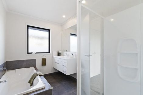 Photo of property in 3a Booth Crescent, Tuakau, 2121