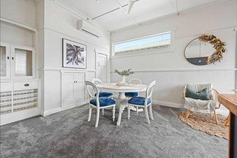 Photo of property in 35 Thackeray Street, Hamilton Lake, Hamilton, 3204