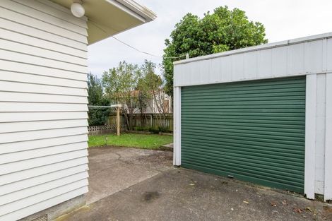 Photo of property in 53 Queenwood Road, Levin, 5510
