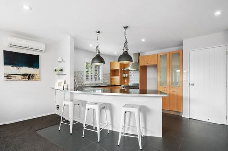 Photo of property in 2/21 Fields Parade, Oteha, Auckland, 0632