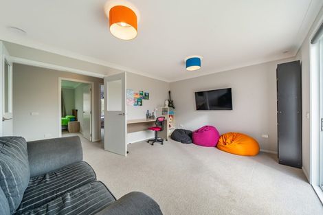 Photo of property in 21 Flotilla Place, Whitby, Porirua, 5024