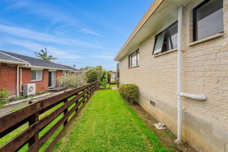 Photo of property in 2/79 Hutchinson Avenue, New Lynn, Auckland, 0600