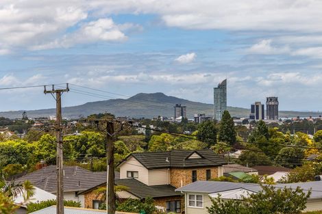 Photo of property in 177 Coronation Road, Hillcrest, Auckland, 0627