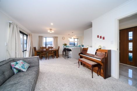 Photo of property in 19 Monaco Grove, Fitzherbert, Palmerston North, 4410