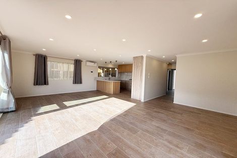 Photo of property in 7a Marco Place, Highland Park, Auckland, 2010