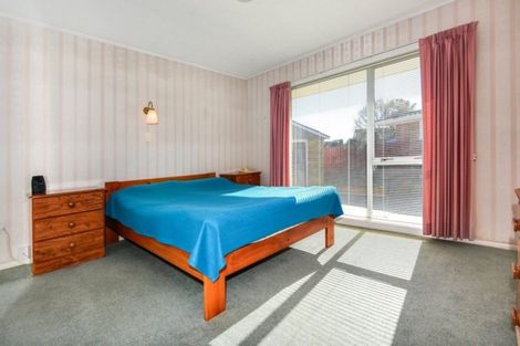 Photo of property in 17 Delaware Crescent, Russley, Christchurch, 8042