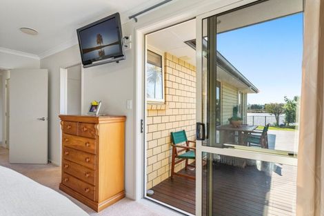 Photo of property in 143 Oriental Parade, Papamoa Beach, Papamoa, 3118