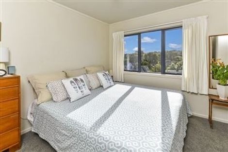 Photo of property in 2/1 John Jennings Drive, Oteha, Auckland, 0632