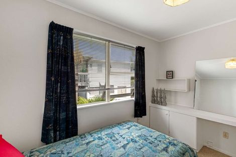 Photo of property in 32 Kirby Street, Glendene, Auckland, 0602