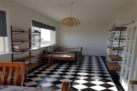 Photo of property in Devonport Apartments, 37/127 Saint Aubyn Street, New Plymouth, 4310