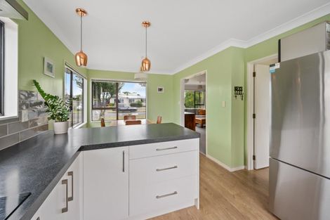 Photo of property in 15 Duckworth Crescent, Greenmeadows, Napier, 4112