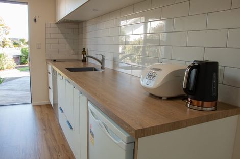 Photo of property in 31 Tiverton Crescent, Whalers Gate, New Plymouth, 4310