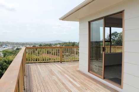 Photo of property in 603a Glenfield Road, Totara Vale, Auckland, 0629