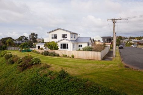 Photo of property in 1 Baring Terrace, Strandon, New Plymouth, 4312