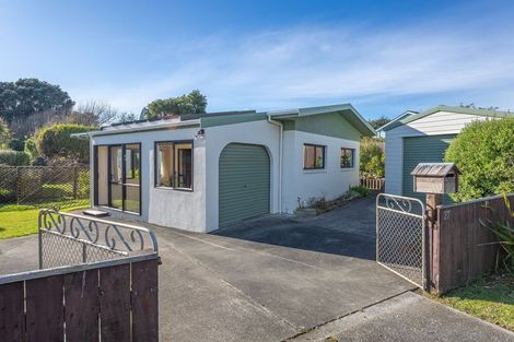 Photo of property in 27 Waimea Road, Waikanae Beach, Waikanae, 5036