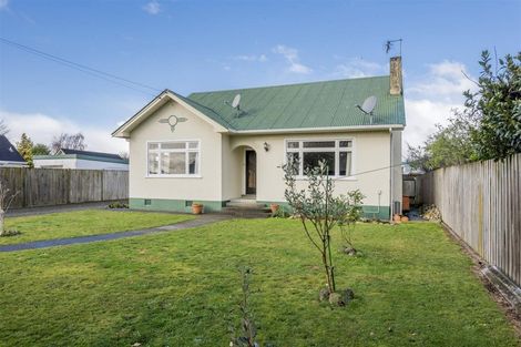Photo of property in 6 Queenwood Road, Levin, 5510