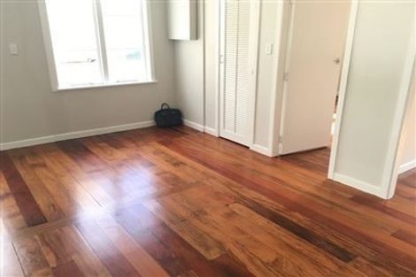 Photo of property in 30 Fruitvale Road, New Lynn, Auckland, 0600