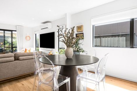 Photo of property in 14b Kelwyn Road, Kelston, Auckland, 0602