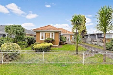 Photo of property in 14 Taikata Road, Te Atatu Peninsula, Auckland, 0610