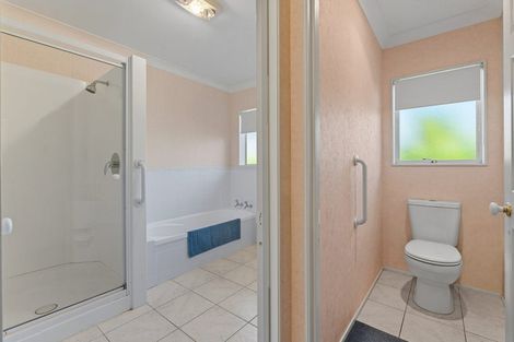 Photo of property in 40 Settlers Grove, Orewa, 0931