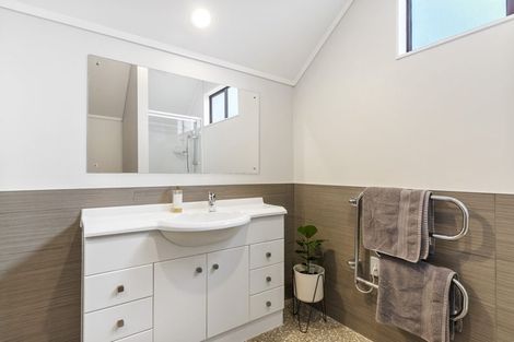 Photo of property in 2/51 Union Road, Howick, Auckland, 2014