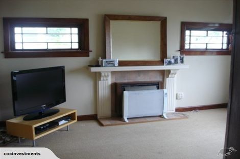 Photo of property in 44 Queens Drive, Lyall Bay, Wellington, 6022