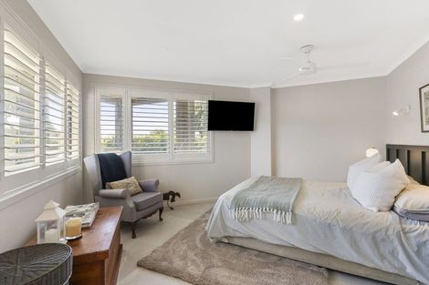 Photo of property in 24 Tiri Road, Milford, Auckland, 0620