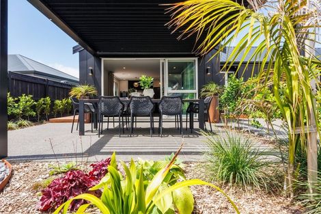 Photo of property in 6 Solitude Crescent, Kelvin Grove, 4414