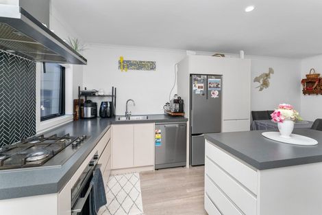 Photo of property in 19/9 Surrey Street, Tawa, Wellington, 5028