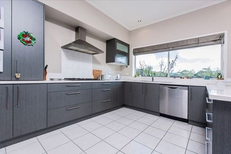 Photo of property in 5 Canyon Drive, Oteha, Auckland, 0632