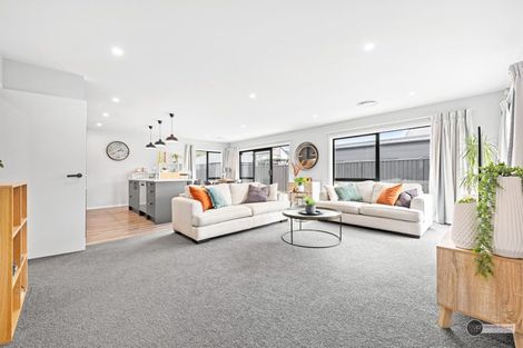 Photo of property in 11 Castletown Street, Wallaceville, Upper Hutt, 5018