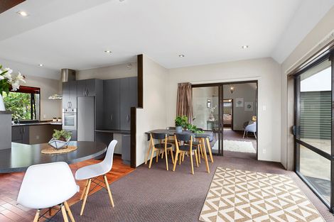 Photo of property in 220 South Road, Caversham, Dunedin, 9012