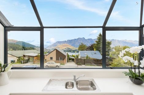 Photo of property in 18a Avalon Crescent, Fernhill, Queenstown, 9300