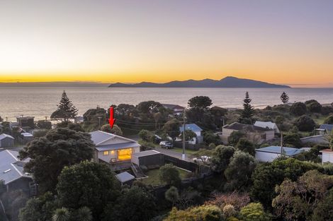 Photo of property in 36 Aperahama Street, Paekakariki, 5034