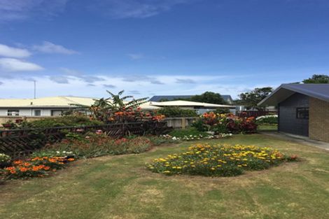 Photo of property in 4 Kelly Street, Baylys Beach, Dargaville, 0377