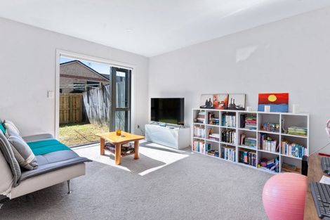 Photo of property in 8/36 John Jennings Drive, Oteha, Auckland, 0632