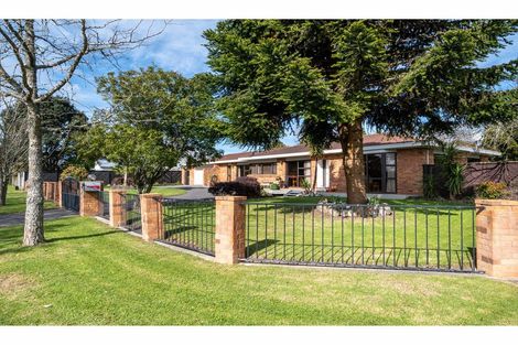 Photo of property in 2 Vintners Close, Huapai, Kumeu, 0810