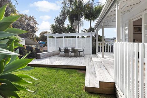 Photo of property in 2/16 Woodside Avenue, Northcote, Auckland, 0627