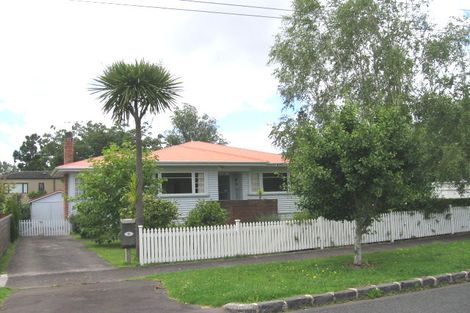 Photo of property in 16 Momona Road, Greenlane, Auckland, 1051