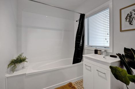 Photo of property in 38c Breakwater Road, Moturoa, New Plymouth, 4310