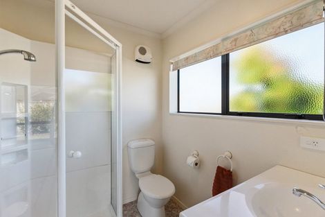 Photo of property in 32 Monarch Place, Paraparaumu Beach, Paraparaumu, 5032