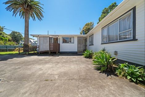 Photo of property in 81 Awanui Street, Merrilands, New Plymouth, 4312