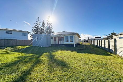Photo of property in 23 Egmont Street, Castlecliff, Whanganui, 4501