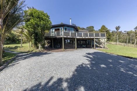 Photo of property in 86 Anawhata Road, Anawhata, New Lynn, 0772