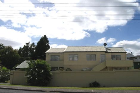 Photo of property in 2/276 East Coast Road, Milford, Auckland, 0620